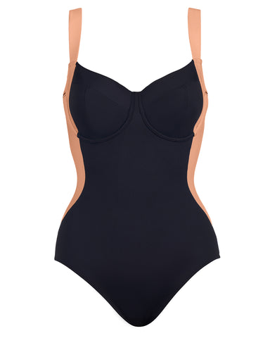 Details graphic pointing to back waist snatching lacing on model in Lifty - Contour Black/Tawny