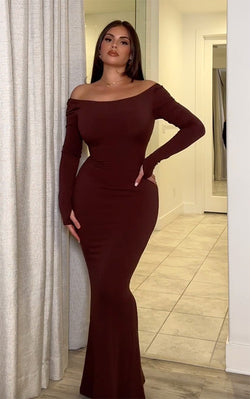 Nazanin Kavari wears long shaping dress by Ta3